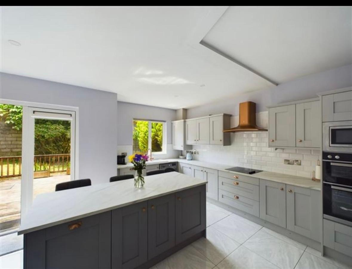 Deluxe Dwelling - 15 Mins From Cork City/Airport Lägenhet Exteriör bild