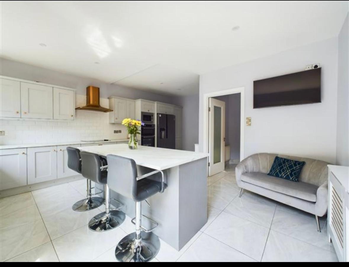 Deluxe Dwelling - 15 Mins From Cork City/Airport Lägenhet Exteriör bild